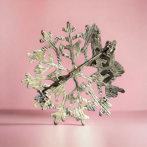 KC Snowflake Brooch / Pin - Picture 2 of 2